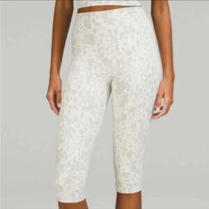 Lululemon Align High-Rise Crop in Cheetah Camo Antique White. SIZE 0
